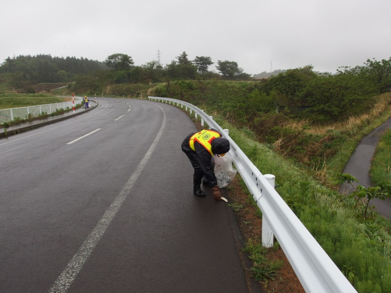 道路の清掃（森建設工業株式会社様） [143KB]