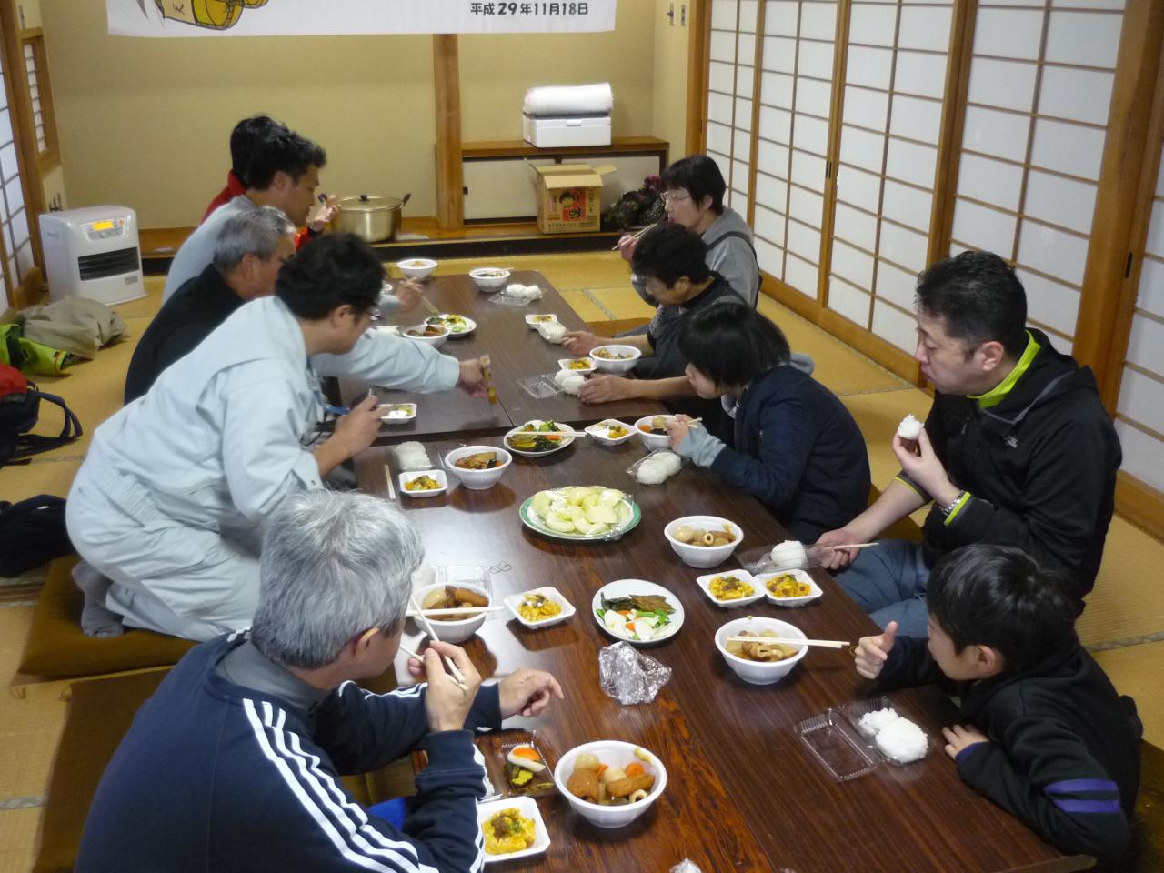 昼食の様子