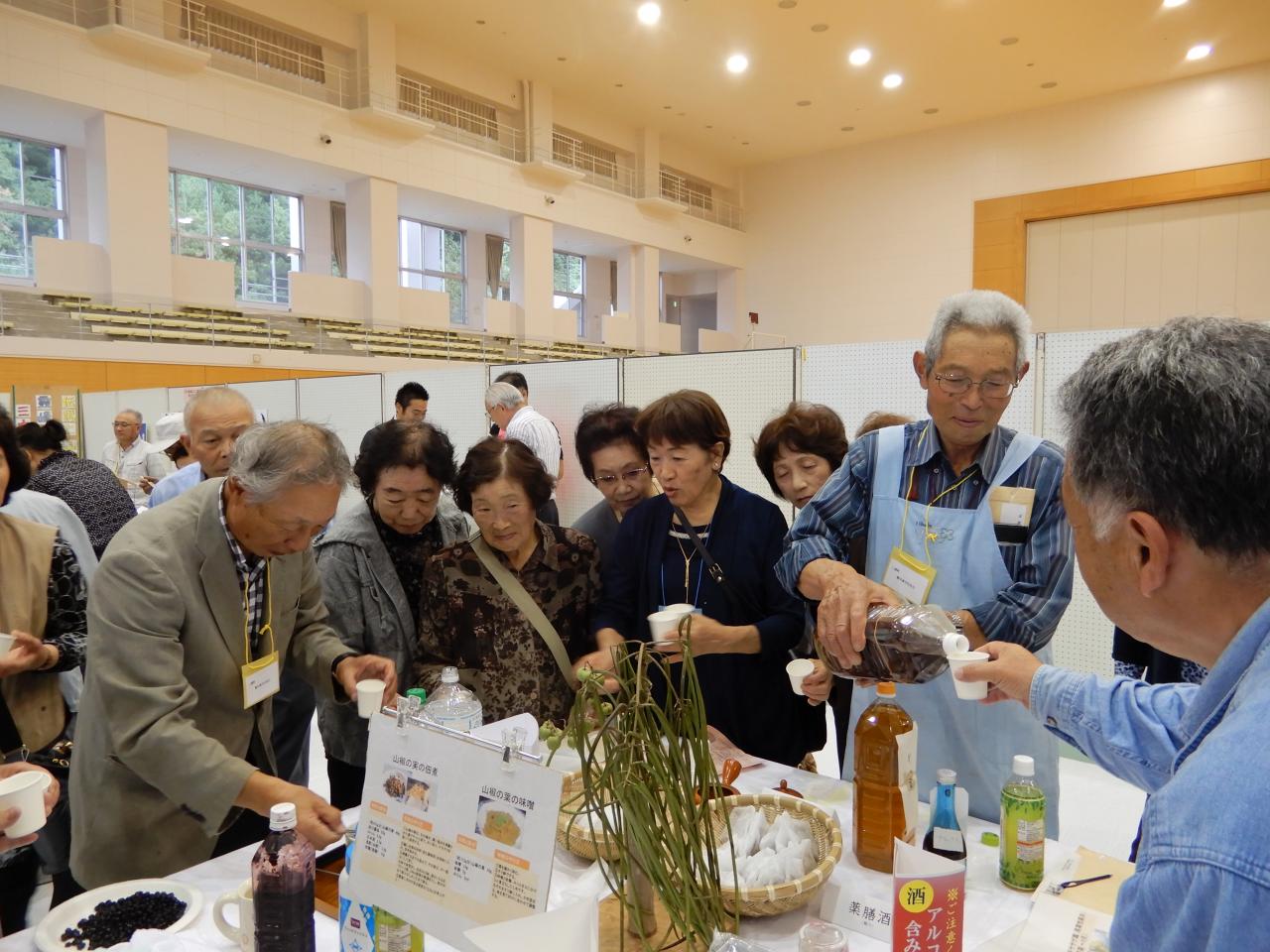 試食交流会の様子 [165KB]