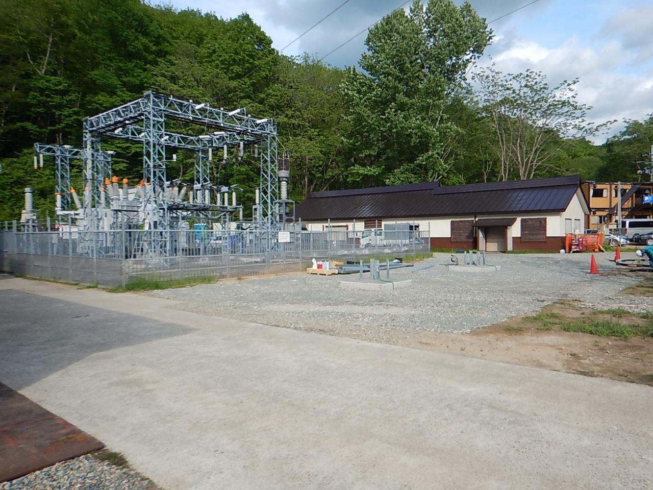 送電線鉄構基礎完成
