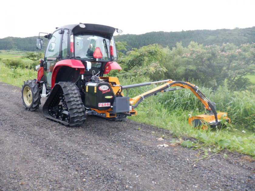 トラクター用草刈り Side cutter attachment for the tractor - YouTube