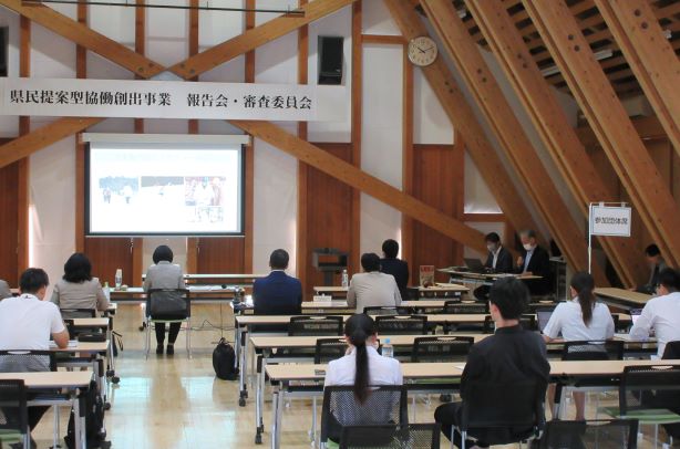 中間報告会のようす