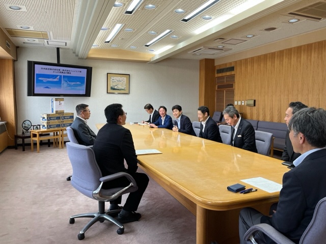 日本航空株式会社及びジェイエア株式会社との懇談の様子