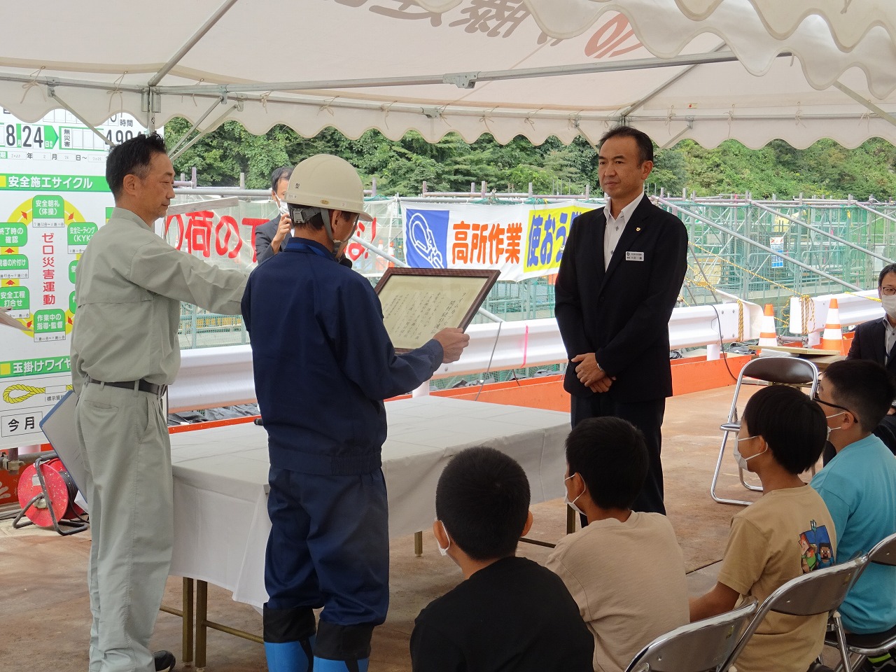 教育委員会へタイムカプセル鍵の引渡し