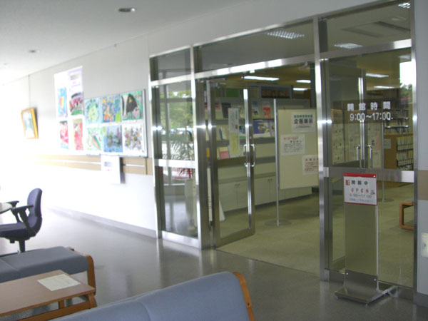 総合教育資料室前の入口