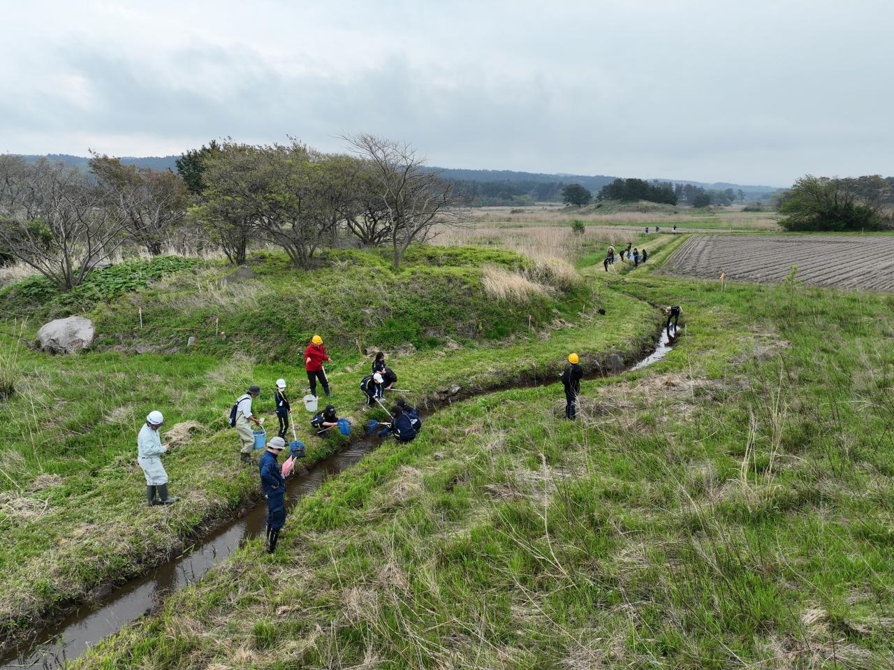 九十九島に隣接する水路での作業
