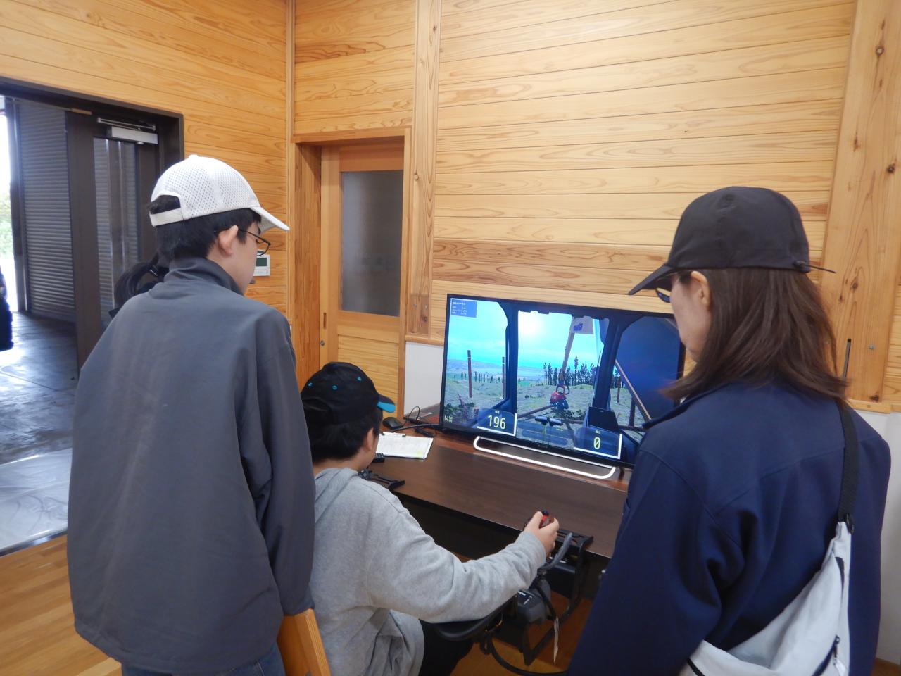 ハーベスタシミュレーター体験