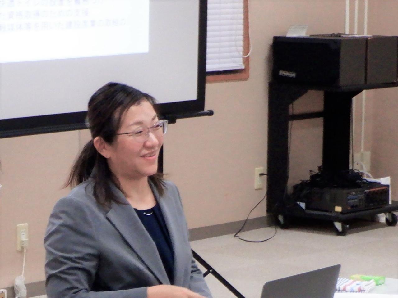 活動報告をする齊藤氏
