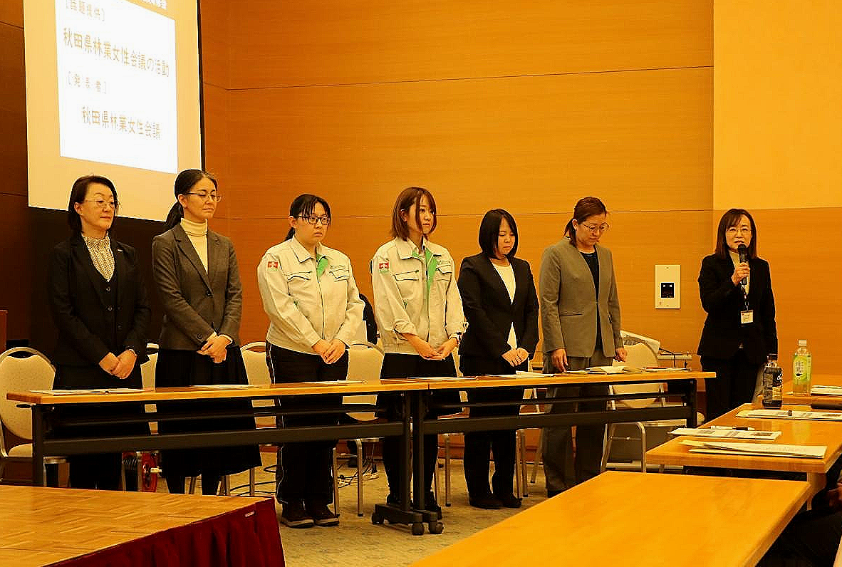 写真3：秋田県女性会議　講演の様子