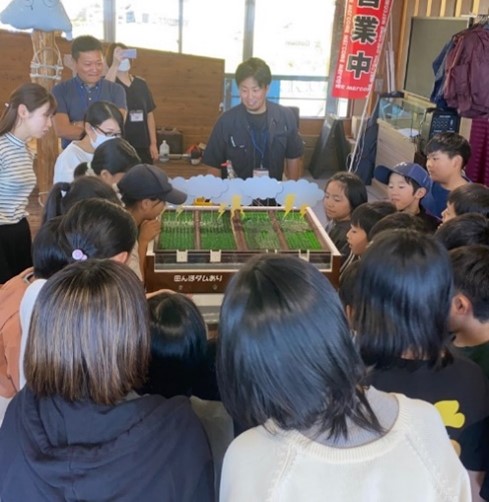 生保内小学校（仙北市）での説明