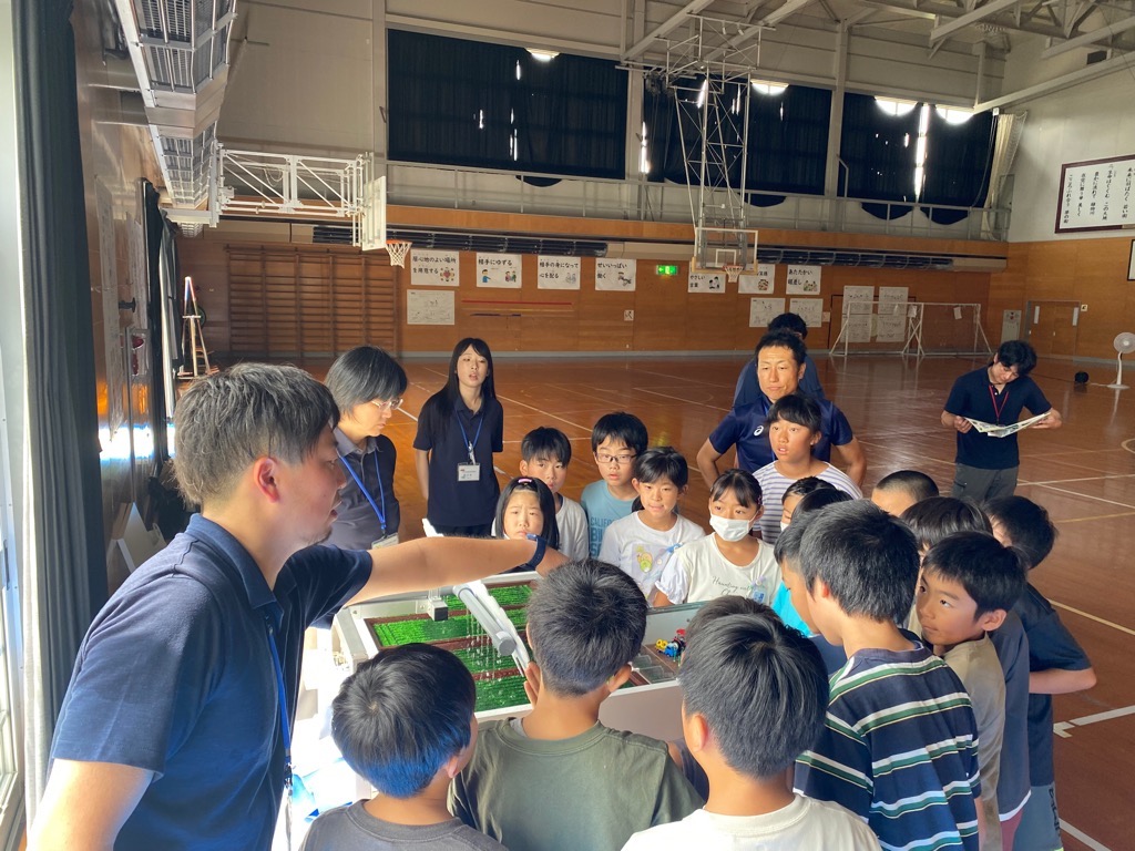 神岡小学校（大仙市）での説明