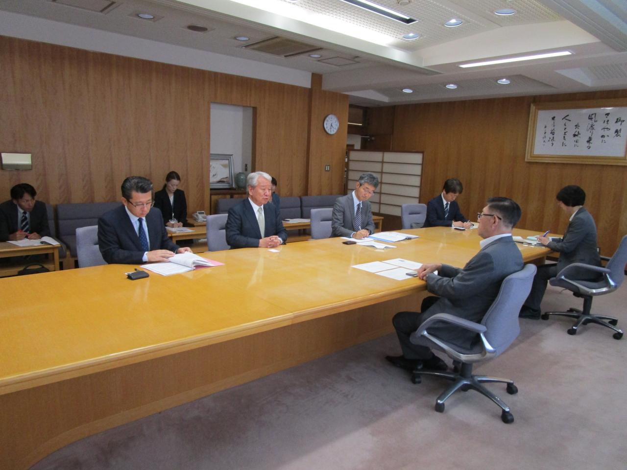 表敬訪問の様子