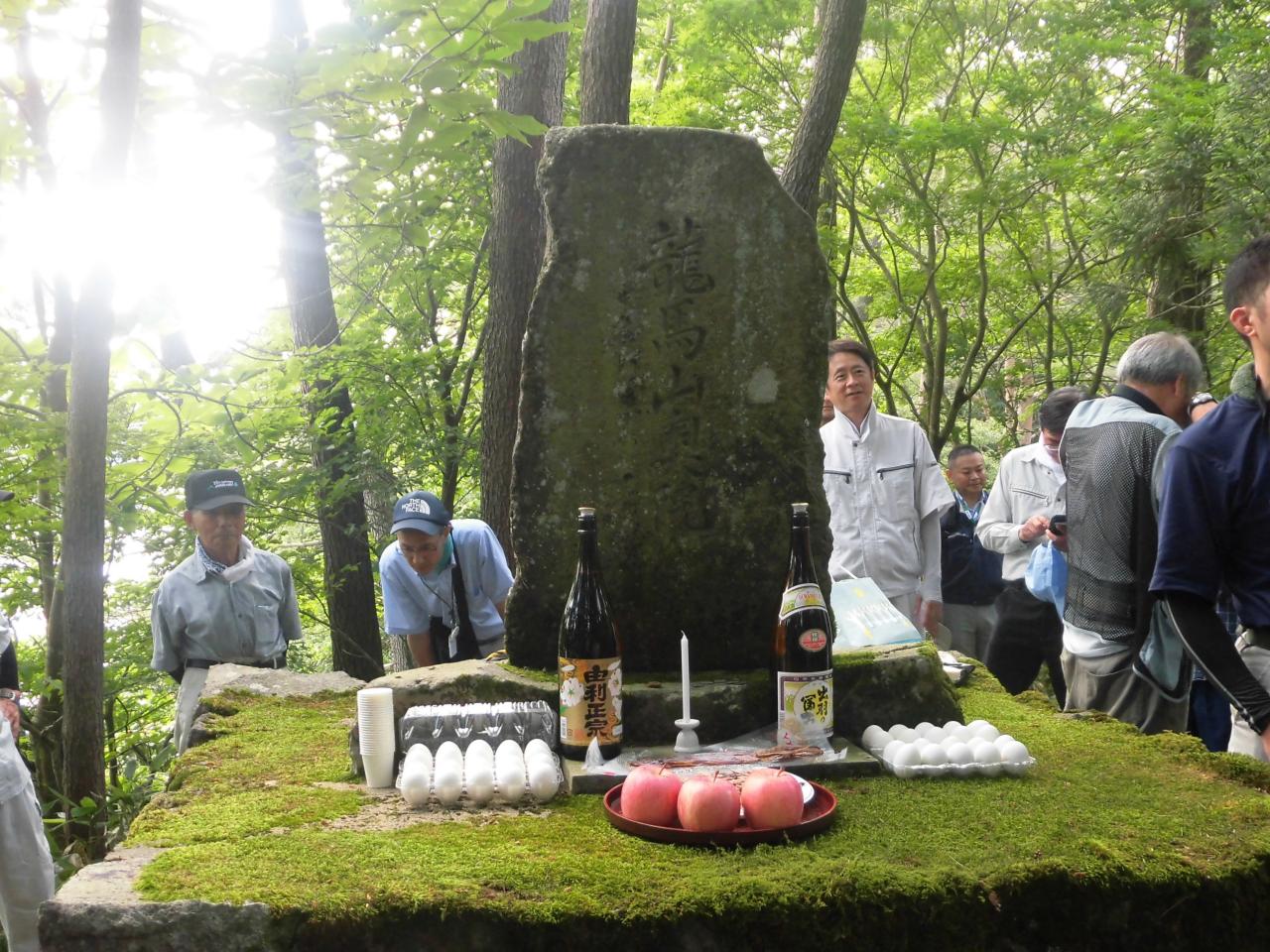 ①龍神様が祀られている石碑