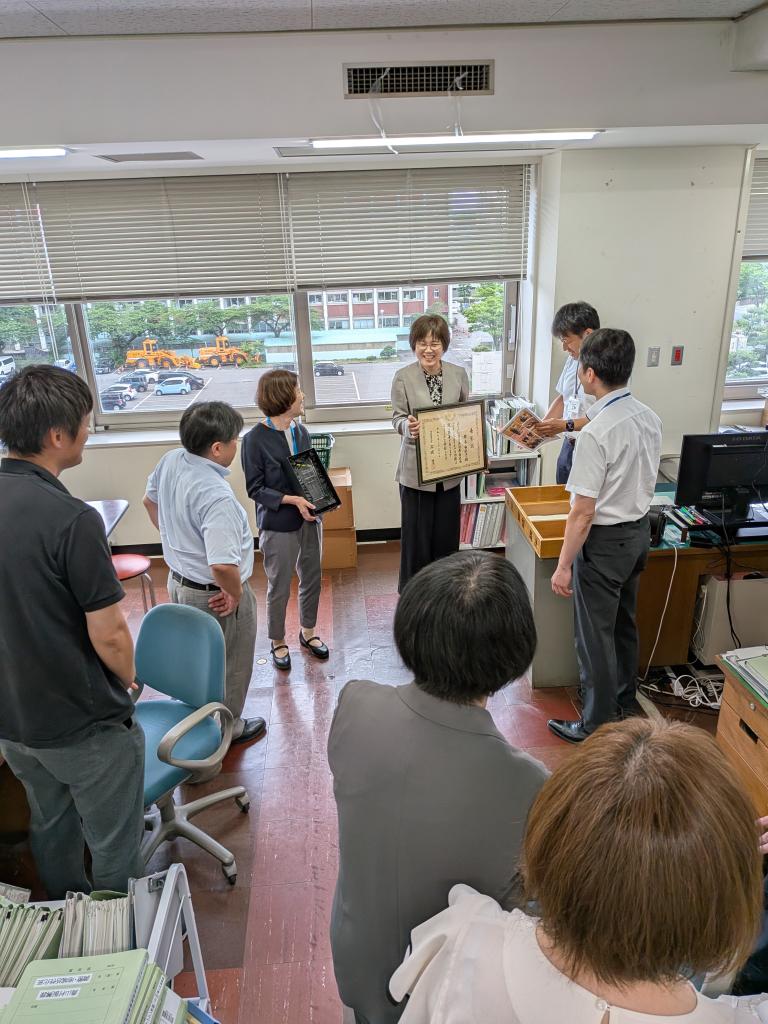 農山村振興課への報告の様子