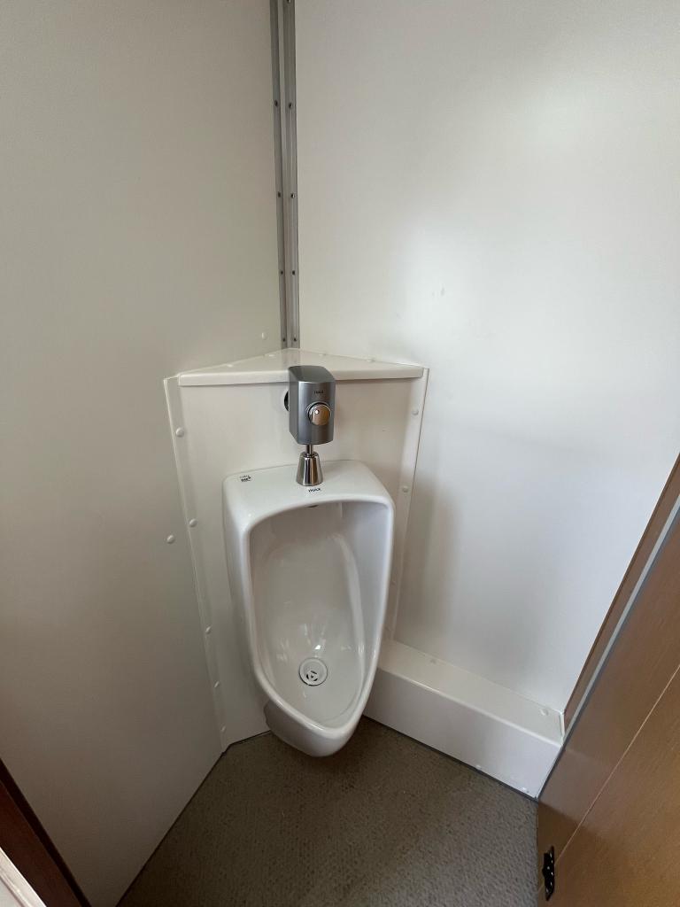 《小便器》