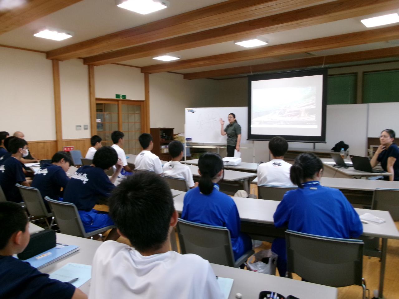 「林業に関するお話」を女性会議委員が担当しました