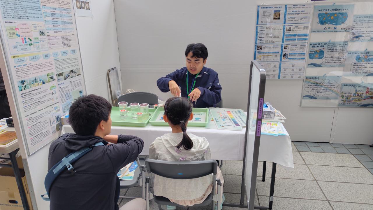 湖沼水の分析体験の様子２