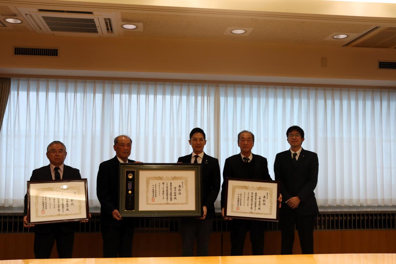 071222-1 令和７年度農事功績表彰受章者の受章報告に係る表敬訪問