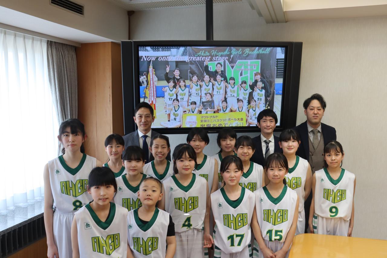 080309-3 第57回マクドナルド全国ミニバスケットボール大会出場報告に係る表敬訪問（東小女子ミニバスケットボールスポーツ少年団）