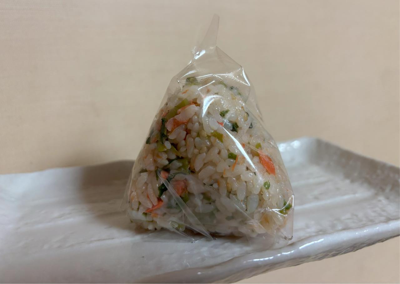 せりの風味がきいたプチプチぼだっこおにぎり