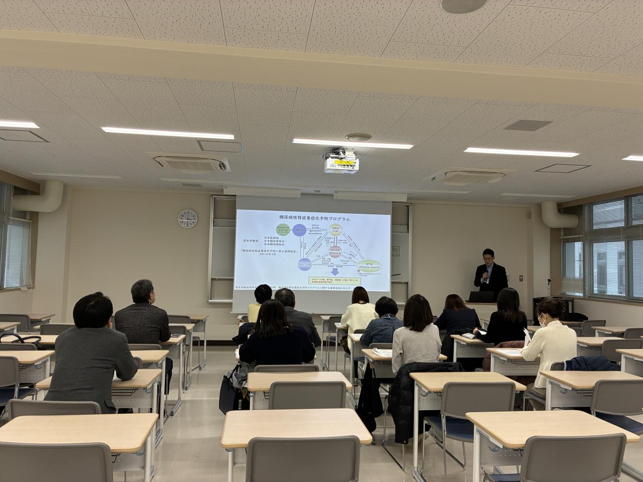 中央地区の講師が説明している様子です