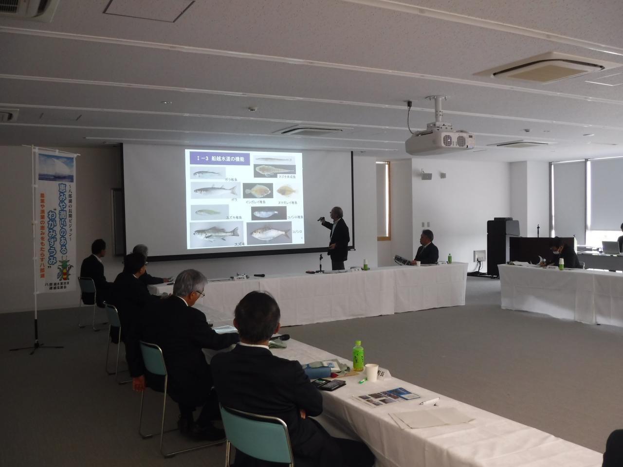 総会の写真（話題提供）