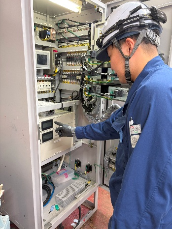 大館発電事務所_仕事中の写真(1)