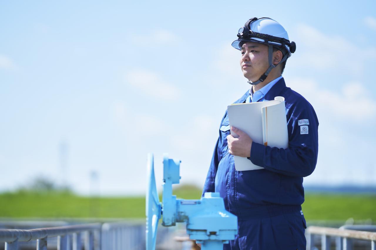 企業業務課（工業用水道チーム）_仕事中の写真