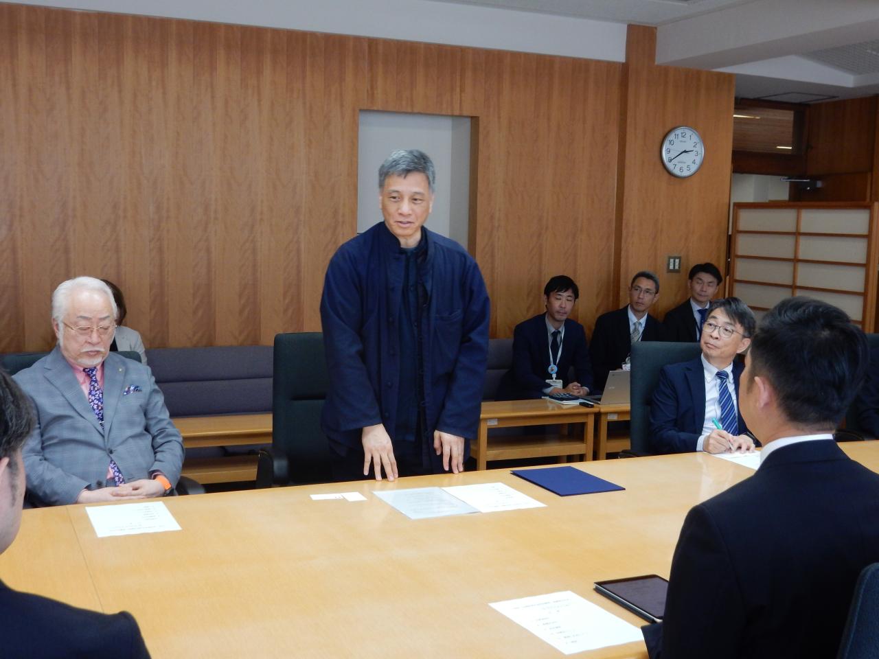 黄育仁氏あいさつ