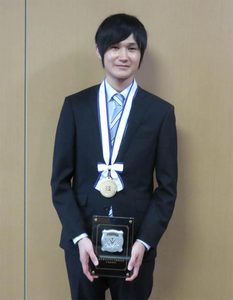 鹿内秀将さん