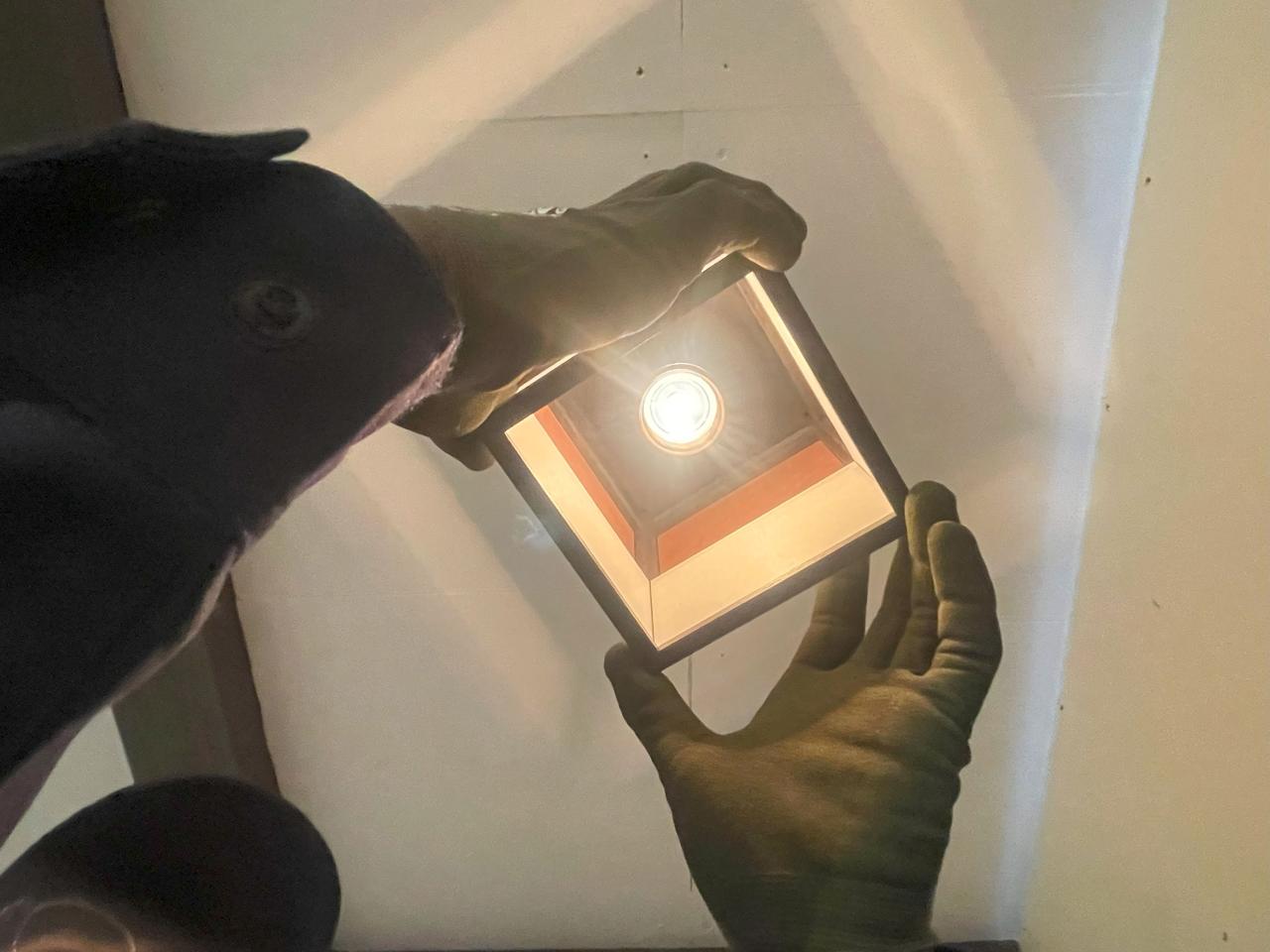 電気がきれいに光っている