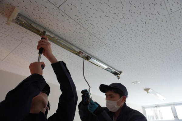 実際の照明器具の電気工事