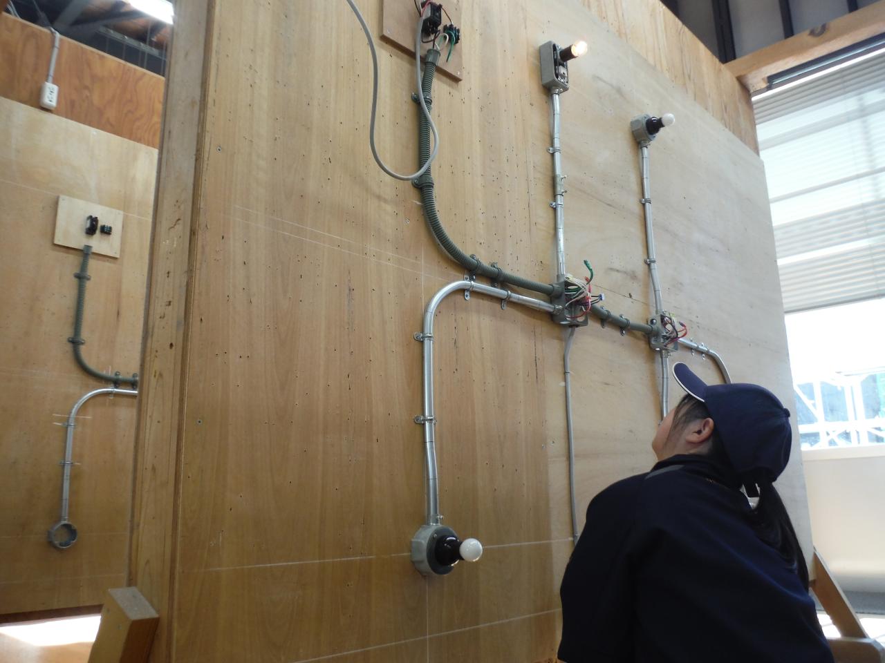 電気工事の実習風景